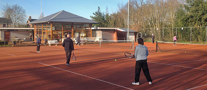 tennis spelen in januari
